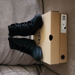 NEW UGG Suede Bridgit in Black - Size 6